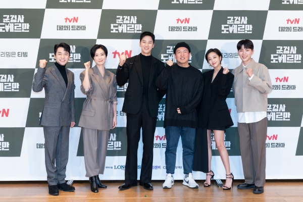(왼쪽부터) 배우 김영민, 오연수, 안보현, 조보아, 김우석 [사진=tvN 제공]