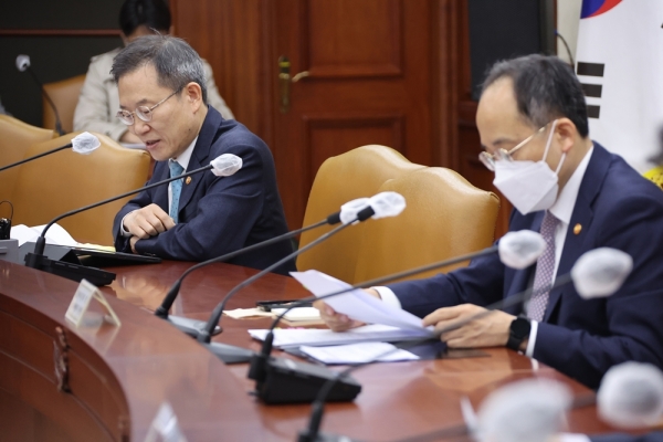 이종호 과학기술정보통신부 장관(왼쪽). [사진=연합뉴스]