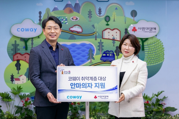 김형권 코웨이 1사업본부 본부장(왼쪽부터), 김경희 사회복지공동모금회 사회공헌본부 본부장 [사진=코웨이 제공]