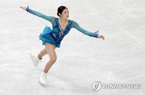 이해인이 22일 일본 사이타마 슈퍼 아레나에서 열린 2023 ISU 피겨스케이팅 세계선수권대회 여자 싱글 쇼트프로그램에서 유연한 연기를 펼치고 있다. [사진=EPA/연합뉴스]